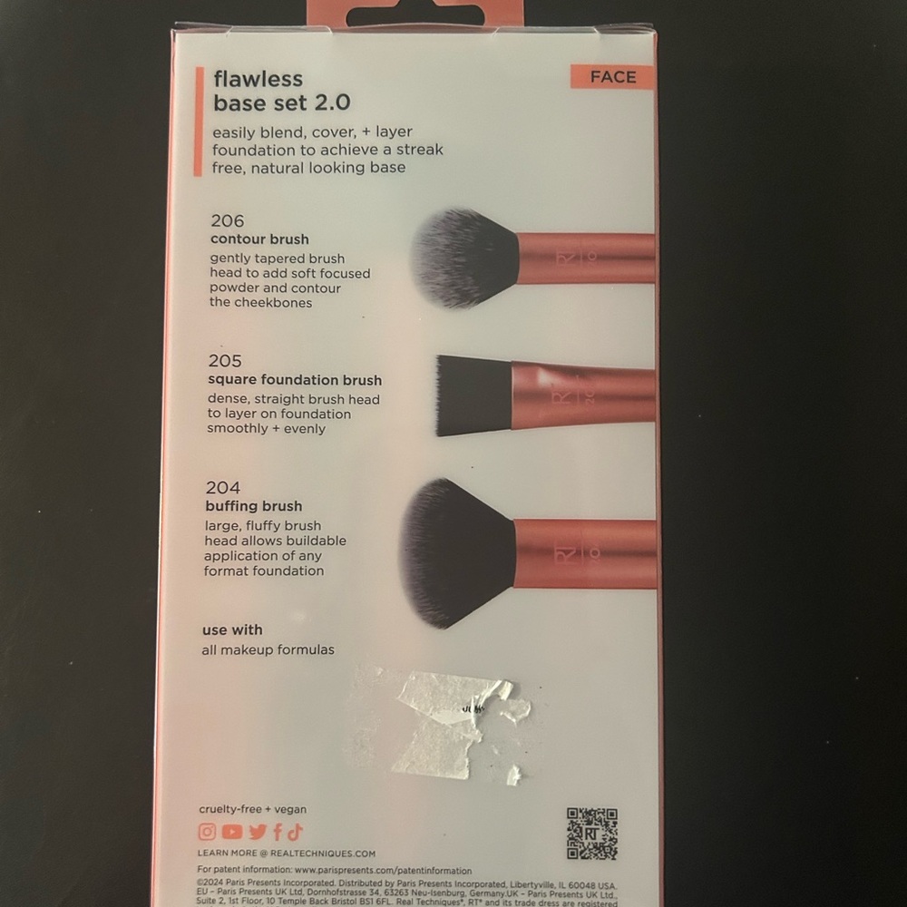 Real Techniques Flawless Base Set 2.0 - Copper - Picture 2 of 2